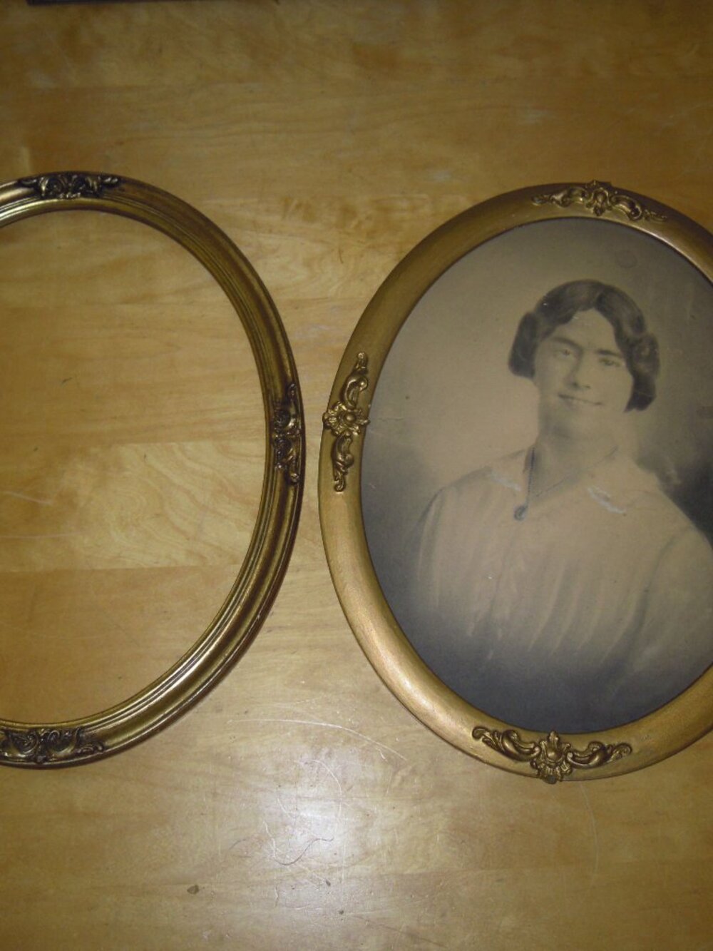 2 Vintage Antique Gesso Victorian Edwardian Wood Oval Picture Frames 15" x 12"